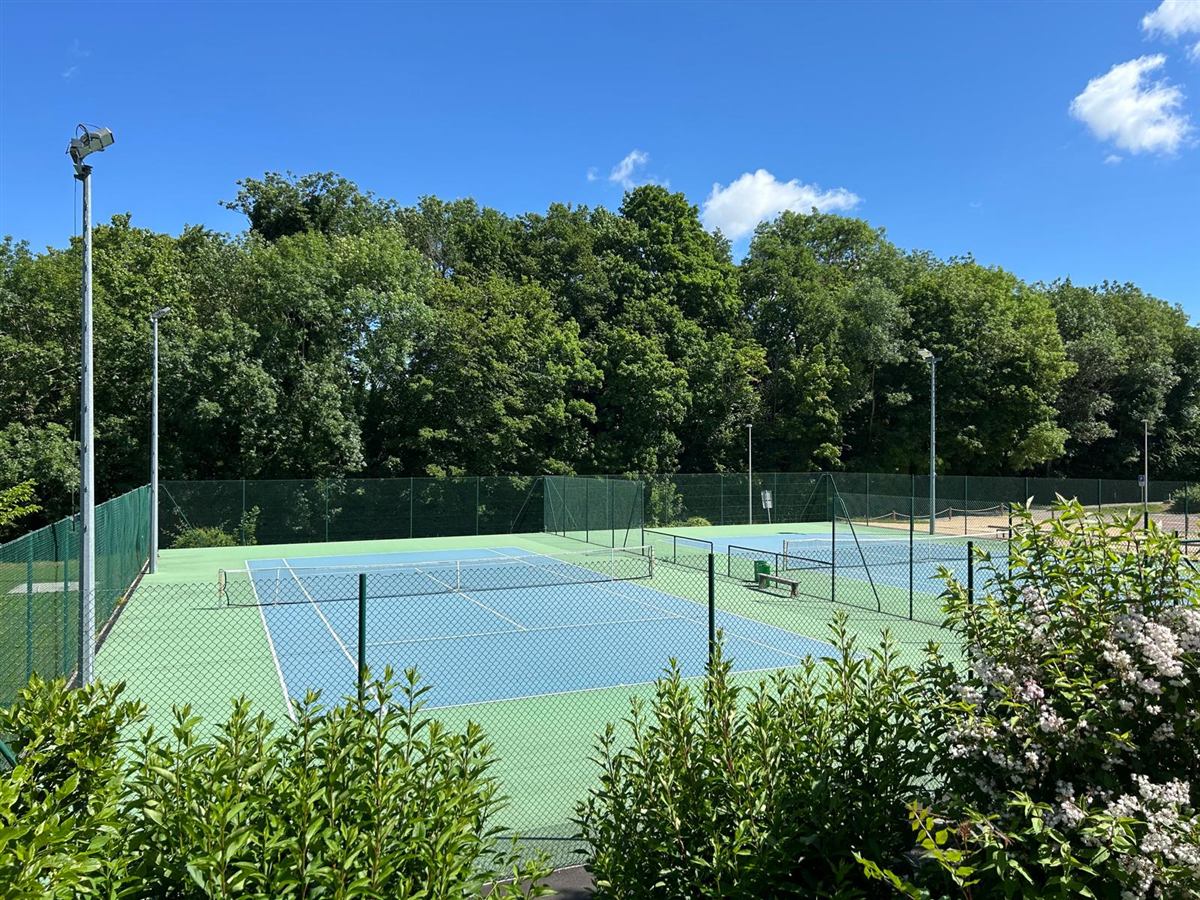 Court 2 · Green Set, éclairé